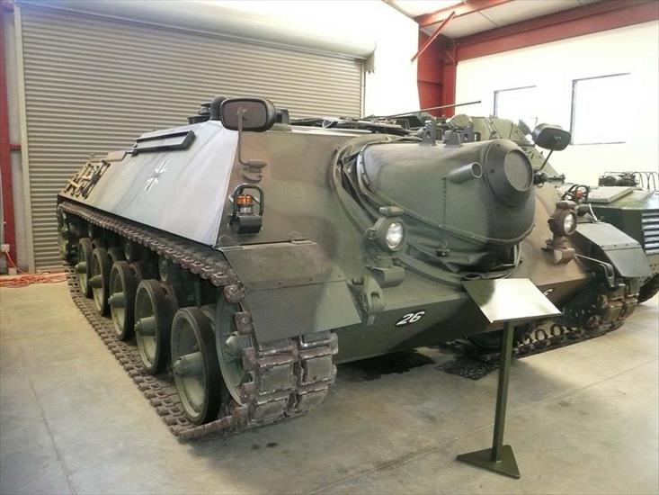 1 Pojazdy techniczne - Różne - Beobachtungpanzer Walk Around.jpg